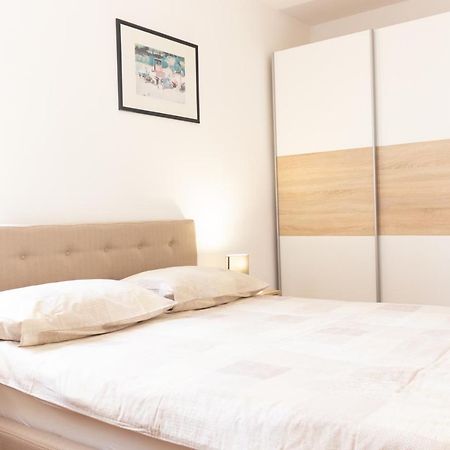 Apartment Centener ロヴィニ エクステリア 写真