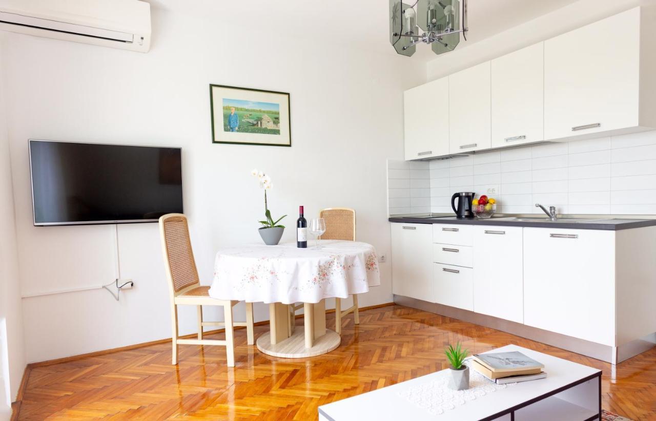 Apartment Centener ロヴィニ エクステリア 写真