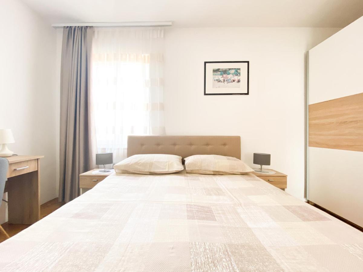 Apartment Centener ロヴィニ エクステリア 写真