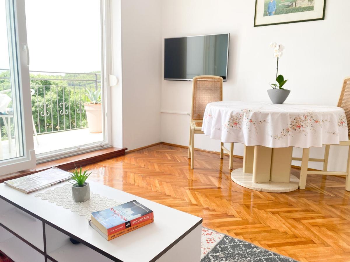 Apartment Centener ロヴィニ エクステリア 写真