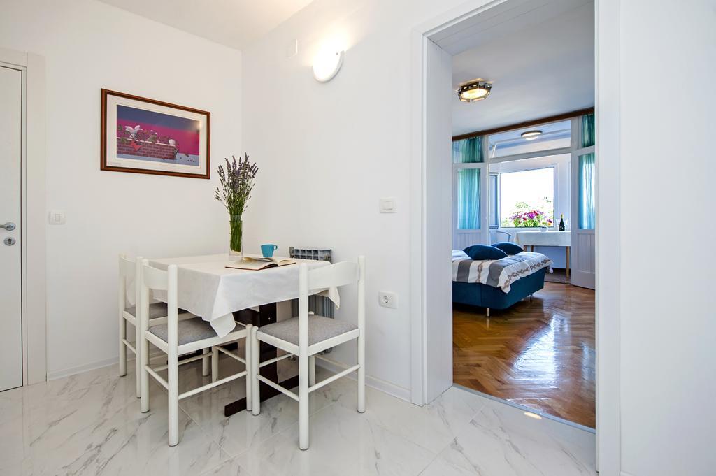 Apartment Centener ロヴィニ エクステリア 写真